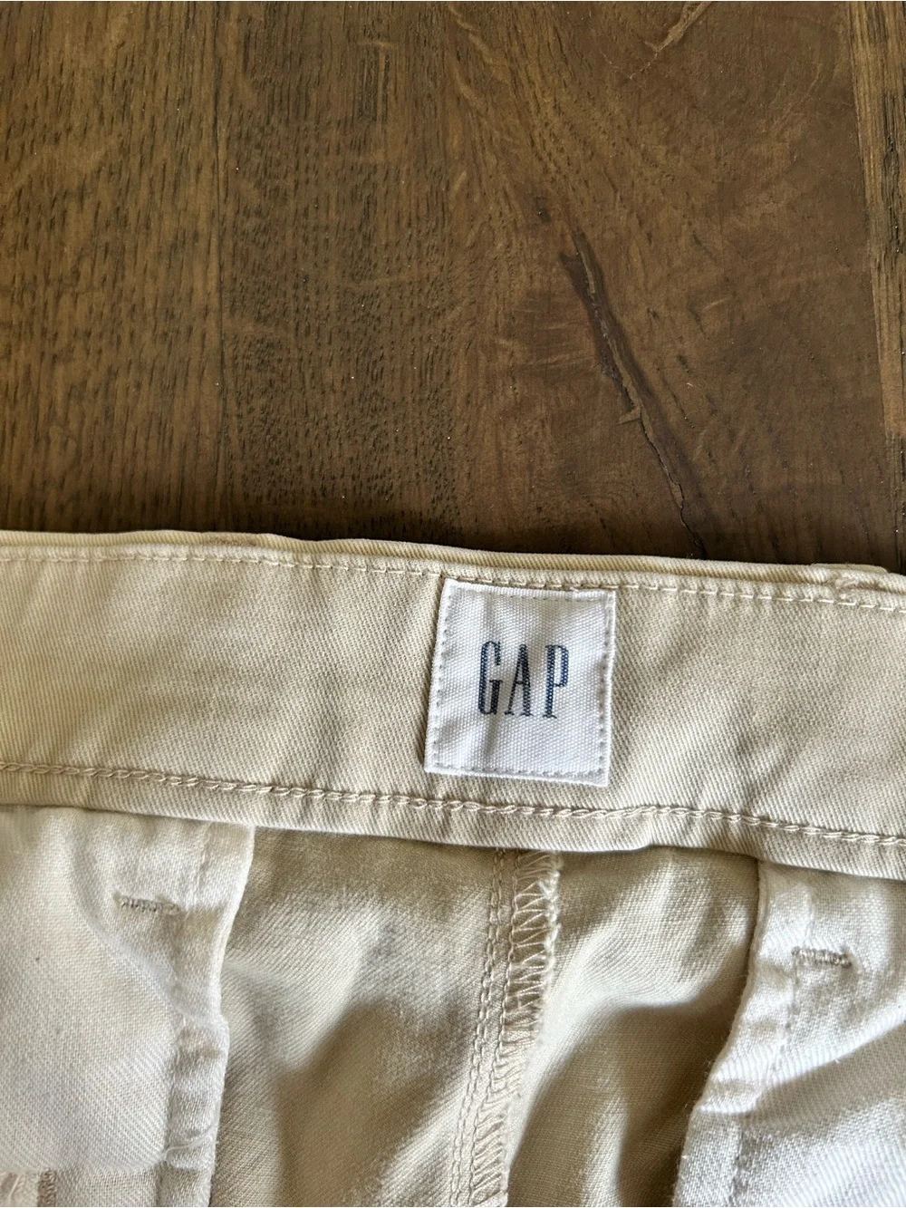 Gap khaki tan 10” shorts